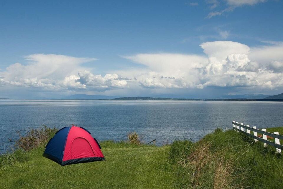 Captain Kamp Çadırı 7306 Sineklikli ve Çubuklu Kolay Kurulan 220X250X150cm